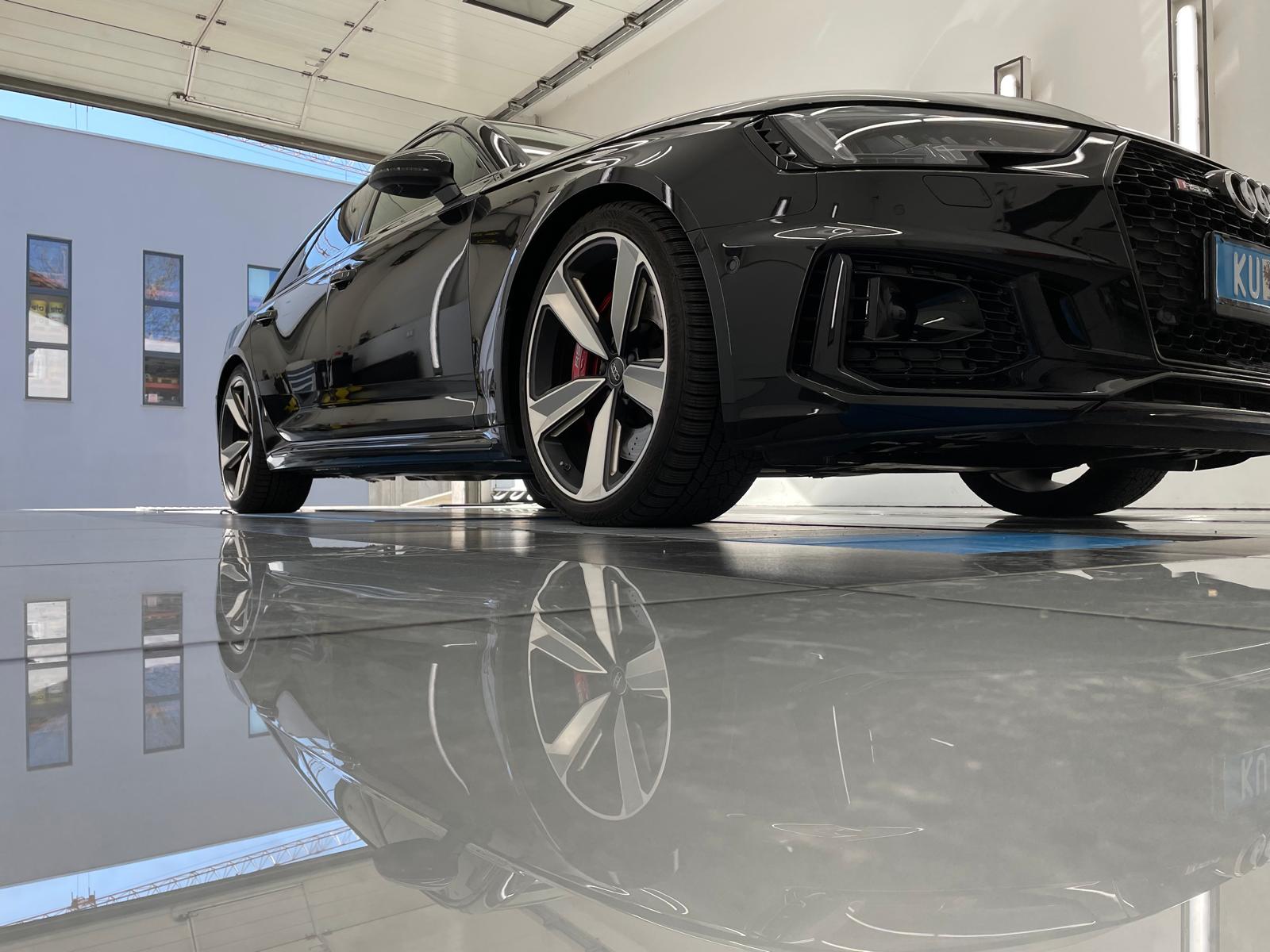 Audi RS mit Spiegel-Finish